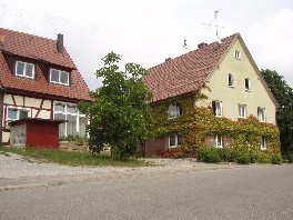 altes Wohnhaus und
Fachwerkhaus als Altenteiler